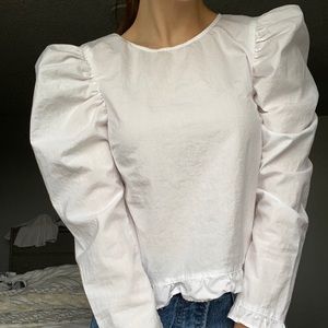 White puff sleeve blouse with ruffled edges